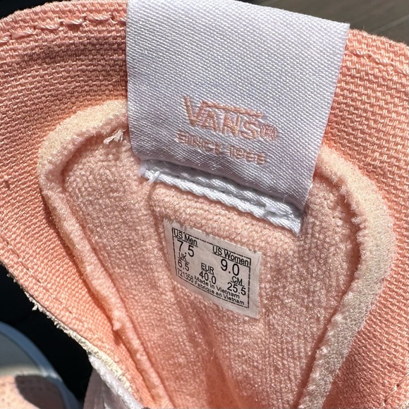 ⭐️⭐️ NEW Vans Women's High-Top Sneakers - Peach and Off-White Sz 9 NWOB - Picture 5 of 7